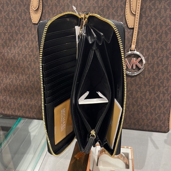 MICHAEL KORS Leather Continental Phone Holder Wristlet Wallet 
Black 
NWT - Picture 12 of 16